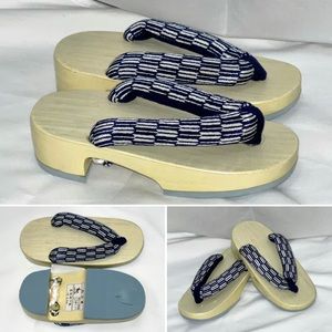 Wooden Japanese Sandals Girls Sz 3-4